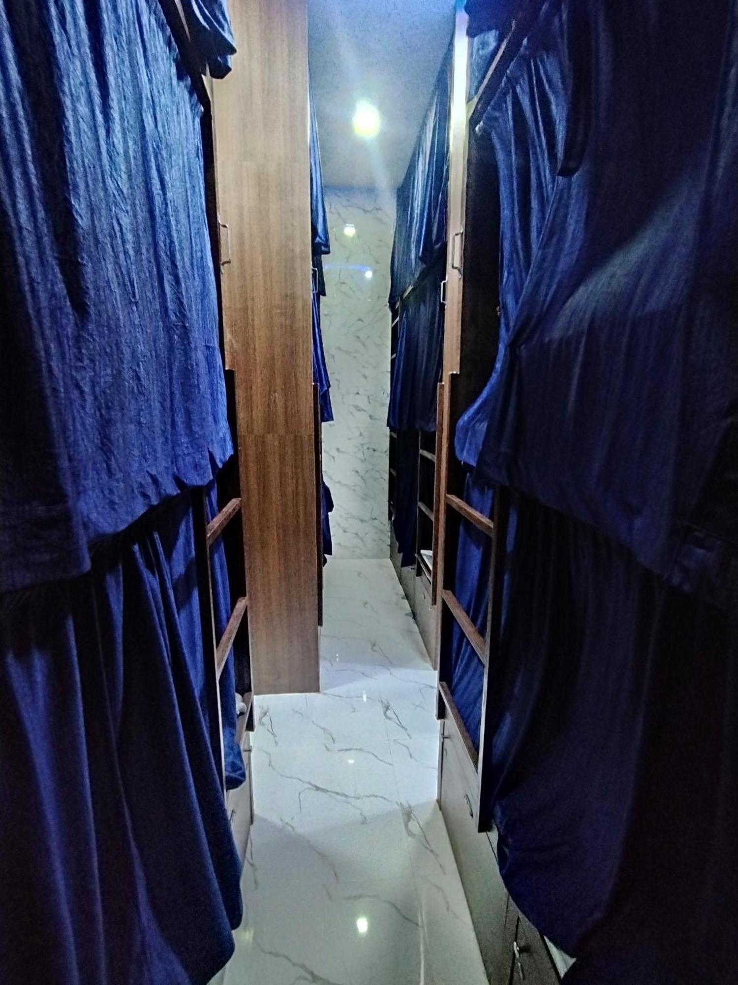 Ayala Pg Ac Deluxe1 * Mumbai